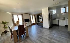 Maison spacieuse avec grand jardin et parking à 20min de Lyon