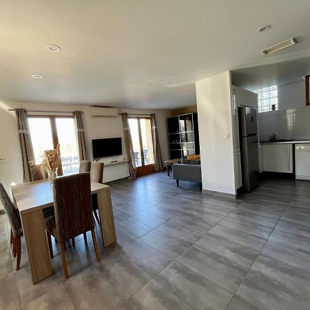 Maison spacieuse avec grand jardin et parking à 20min de Lyon Simandres Extérieur photo