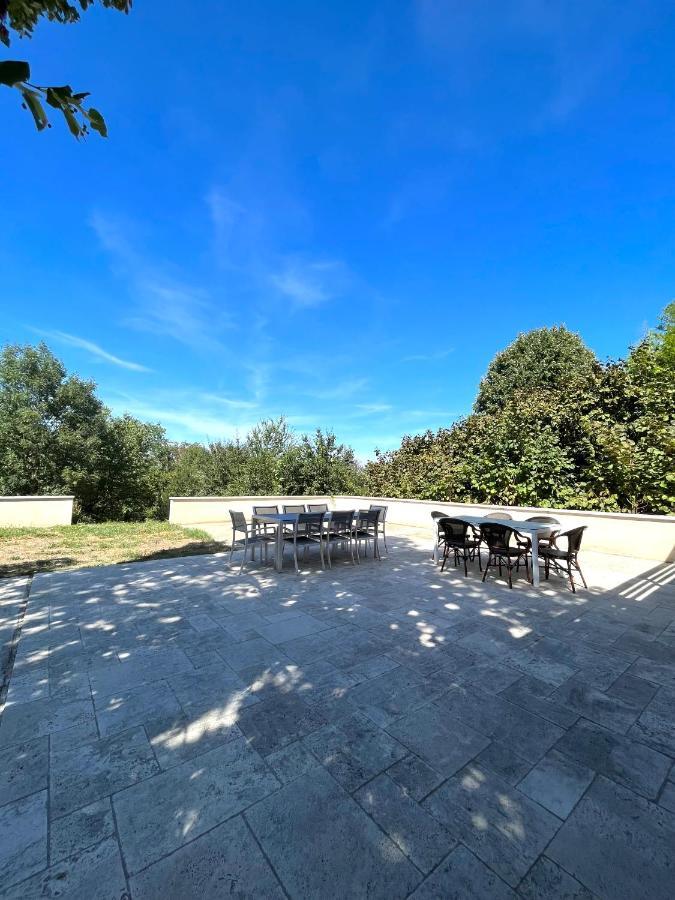 Maison spacieuse avec grand jardin et parking à 20min de Lyon Simandres Extérieur photo
