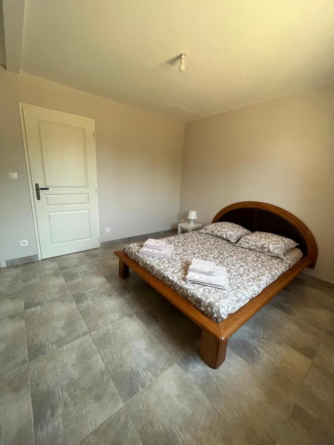 Maison spacieuse avec grand jardin et parking à 20min de Lyon Simandres Extérieur photo
