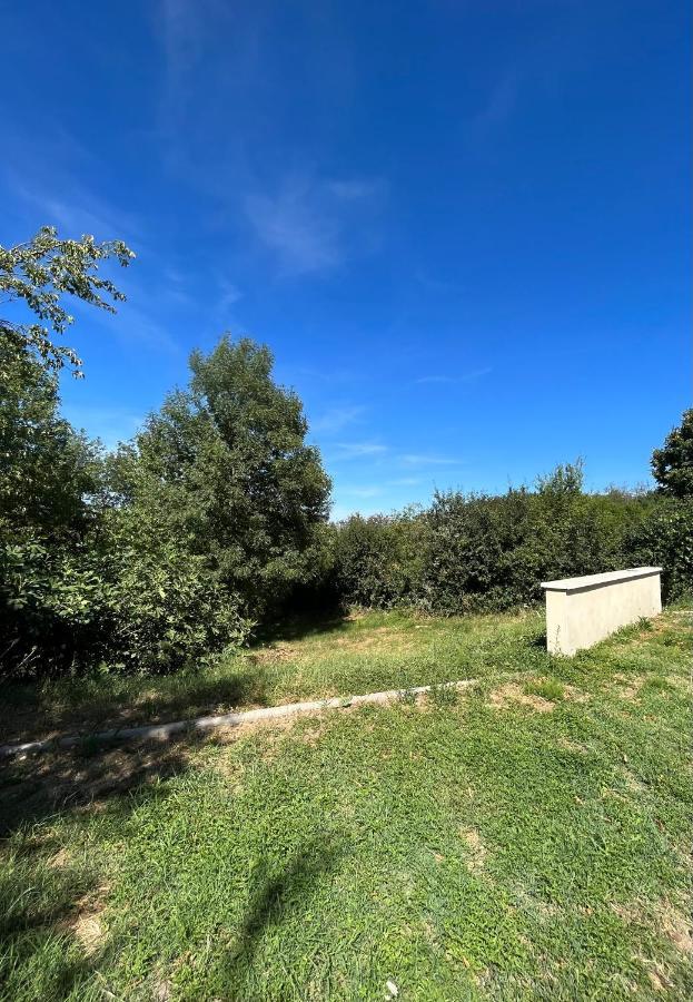 Maison spacieuse avec grand jardin et parking à 20min de Lyon Simandres Extérieur photo